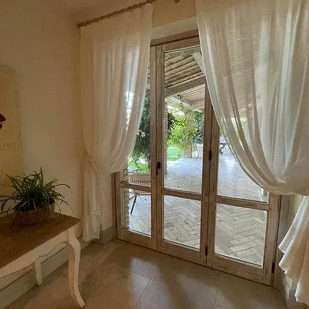 La Bouganvillea